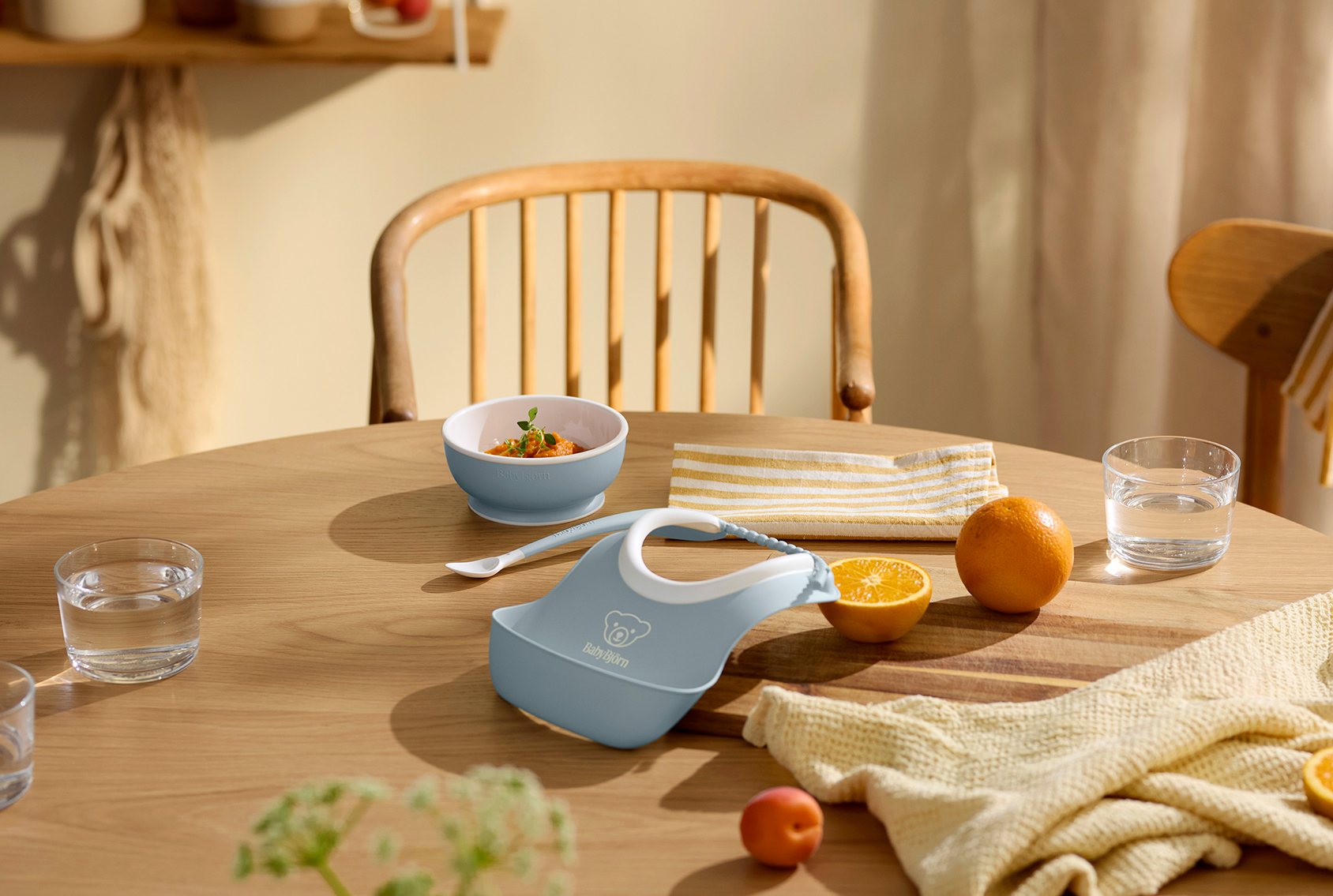 240607-2024-91_Babybjörn_lookbook_Kitchen_0183_crop_blå